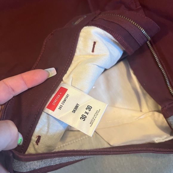 Men’s Express Maroon Chino pants size 30x30 - Picture 2 of 3